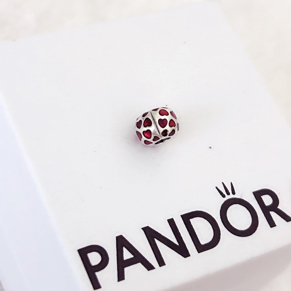 PANDORA Hearts Round Clip Charm w/box - Picture 3 of 7